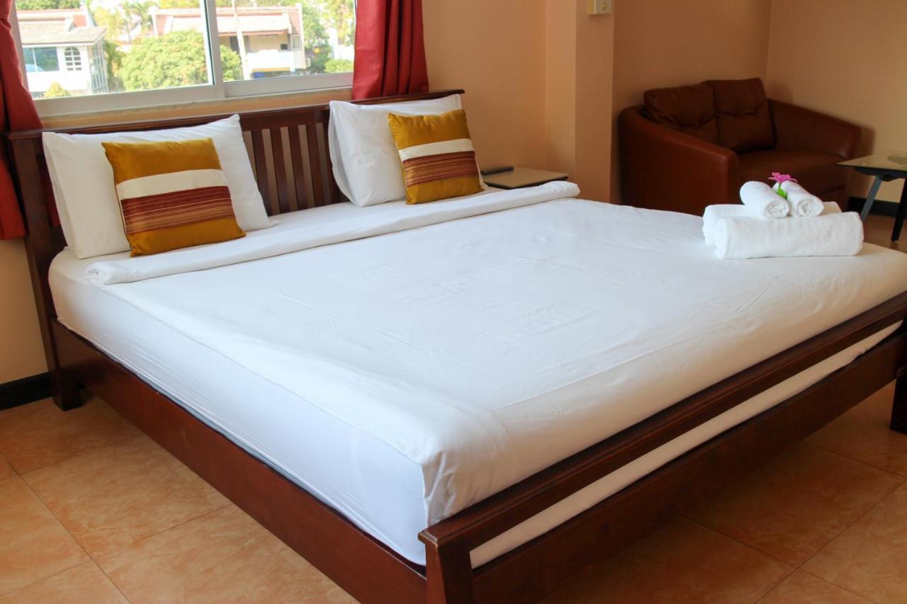 Spa Guest House Pantai Jomtien Bagian luar foto