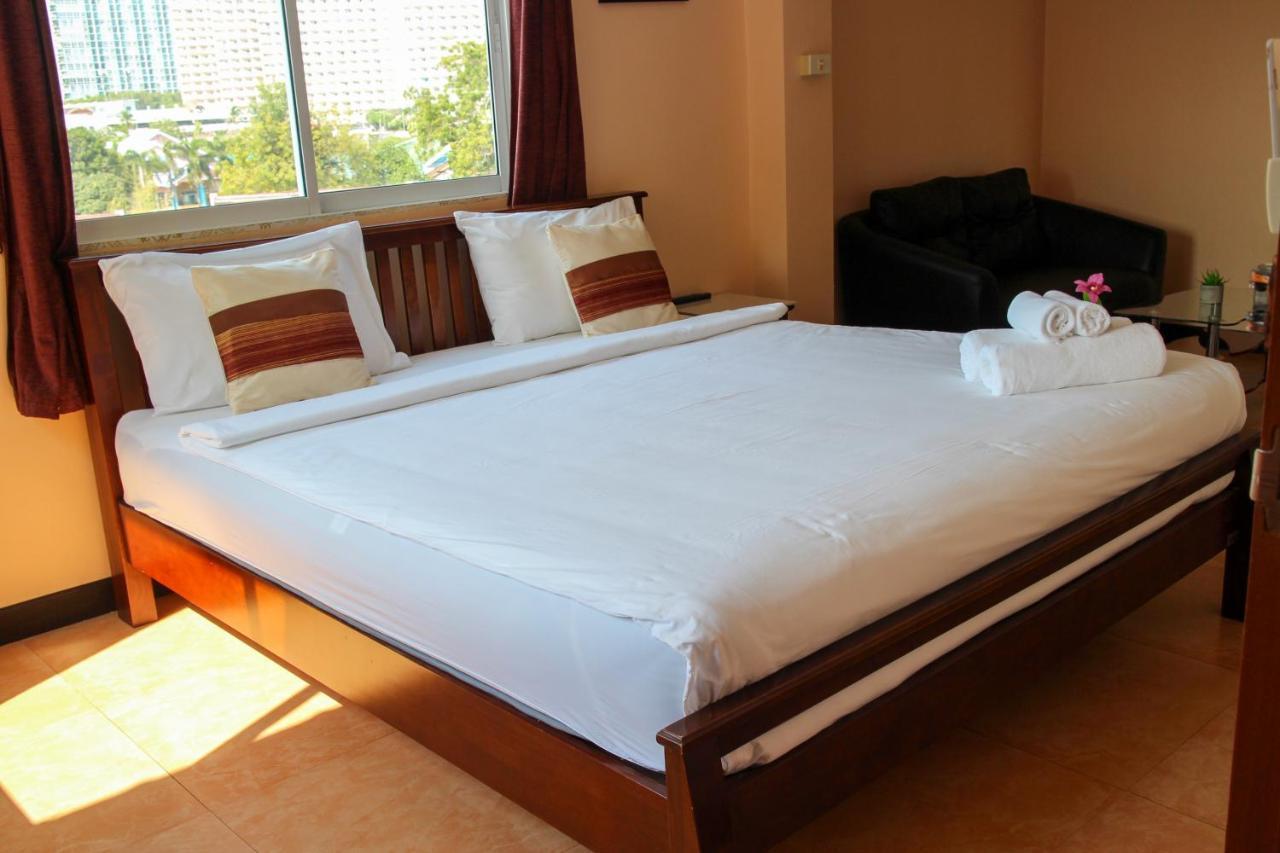 Spa Guest House Pantai Jomtien Bagian luar foto