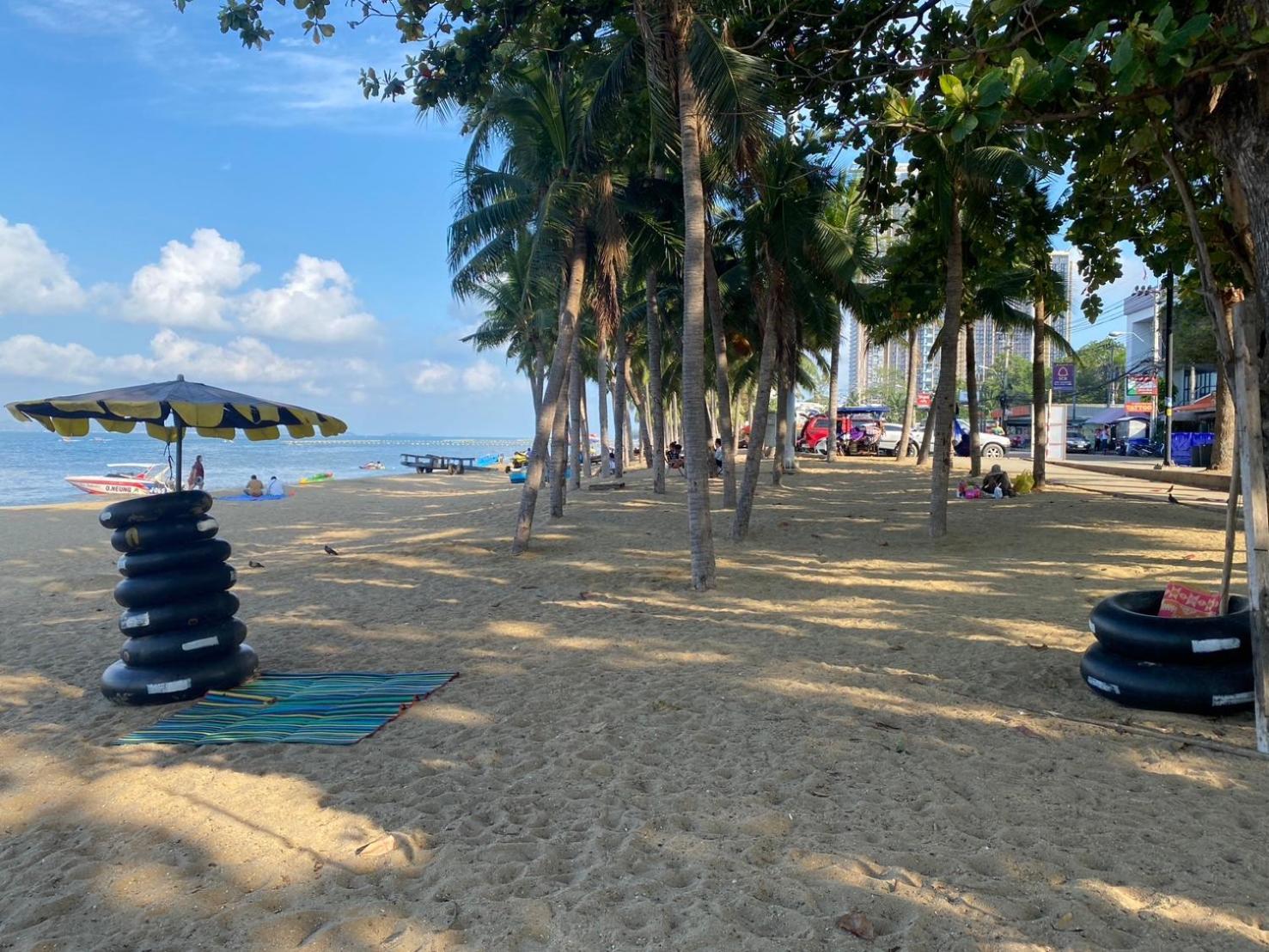 Spa Guest House Pantai Jomtien Bagian luar foto