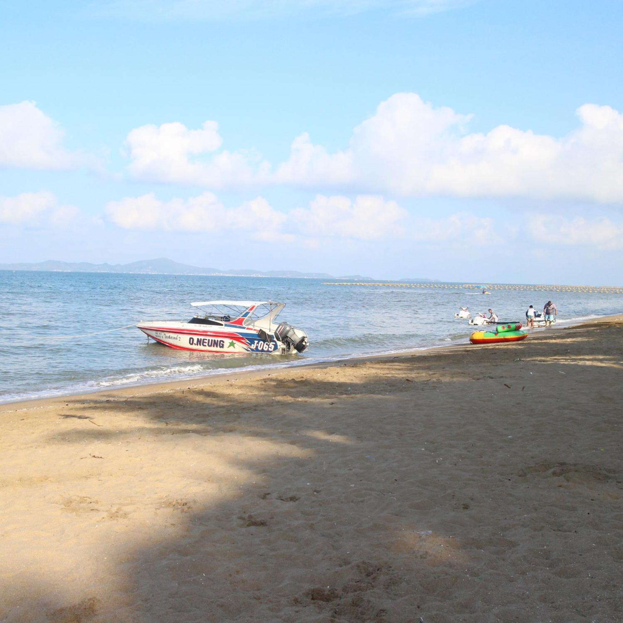 Spa Guest House Pantai Jomtien Bagian luar foto