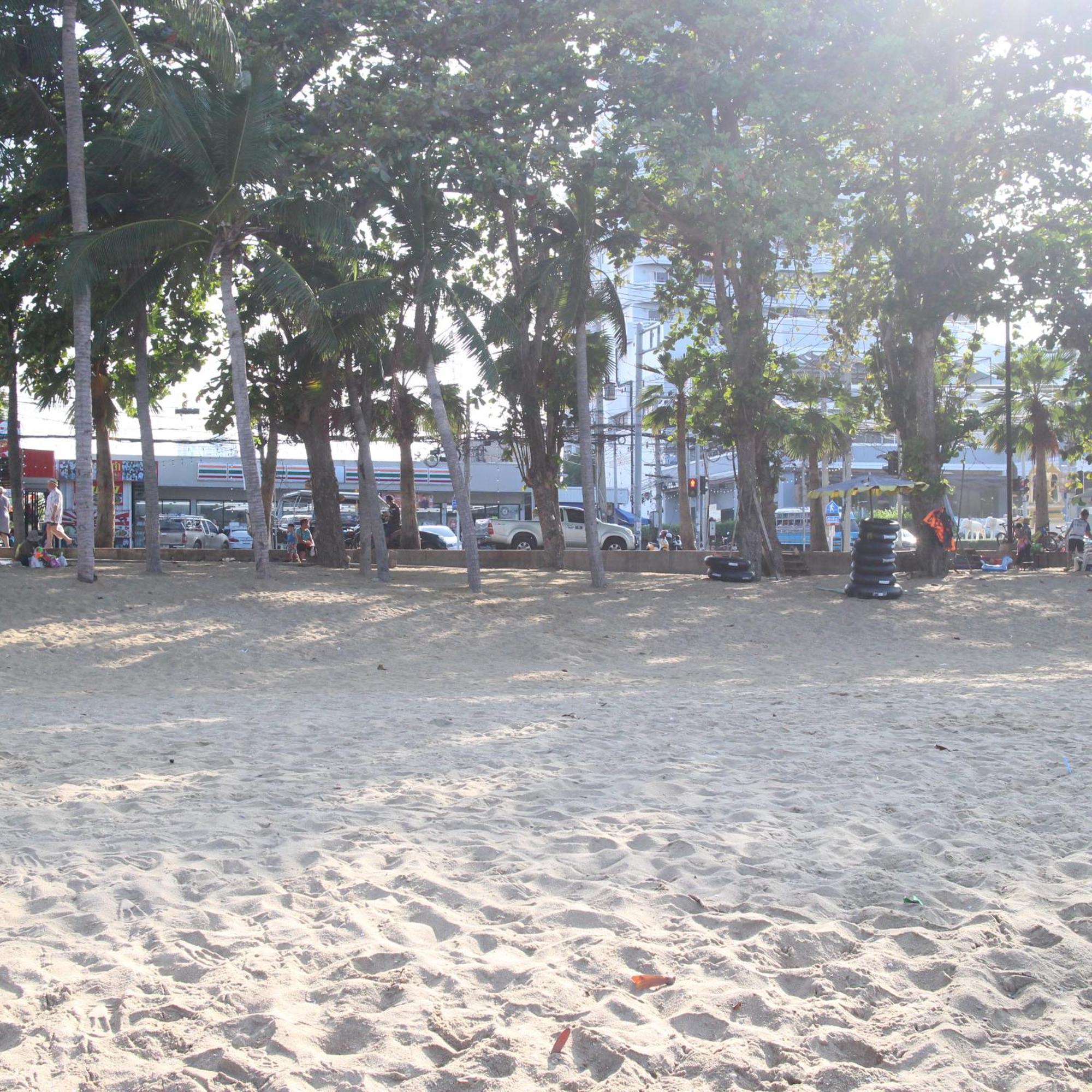 Spa Guest House Pantai Jomtien Bagian luar foto
