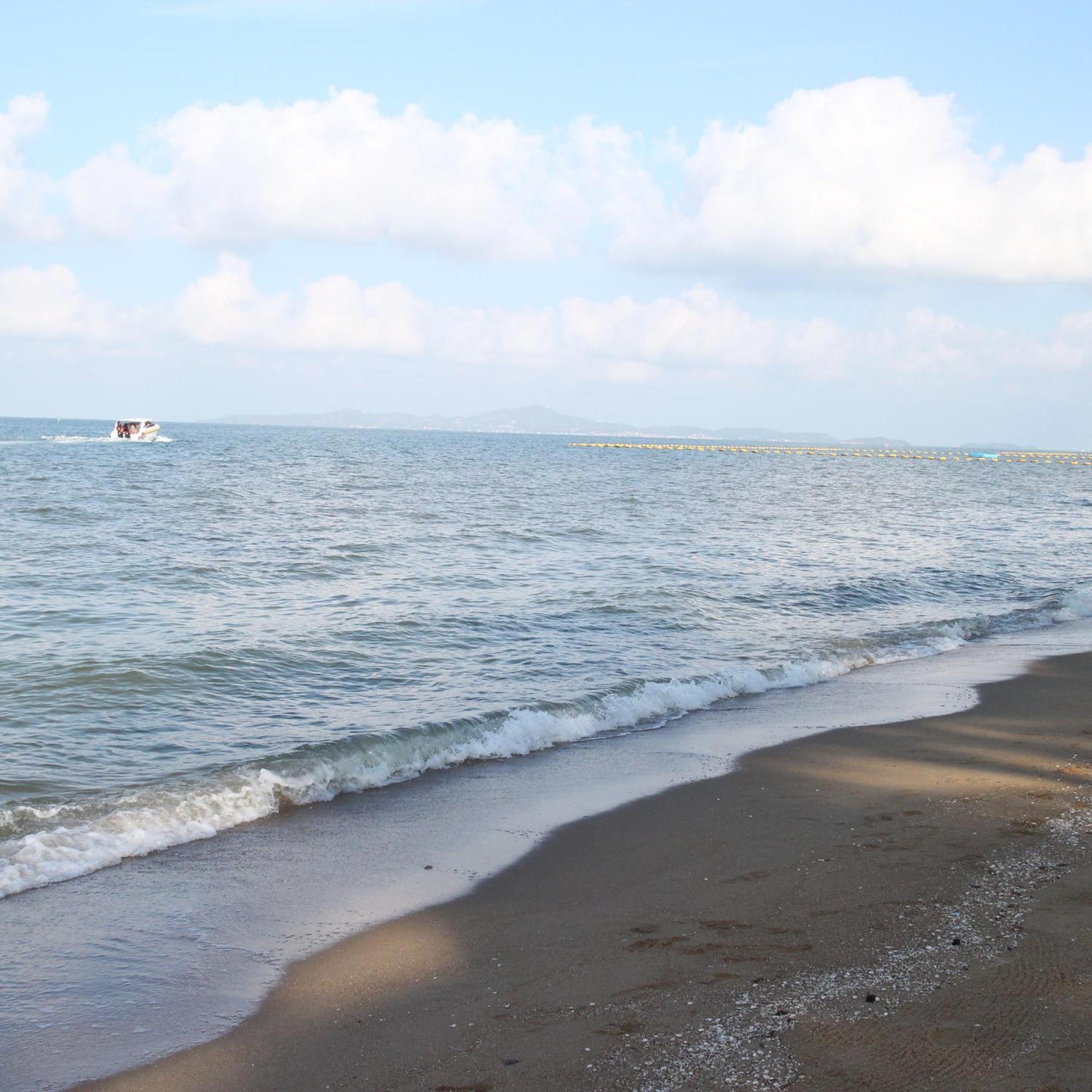 Spa Guest House Pantai Jomtien Bagian luar foto