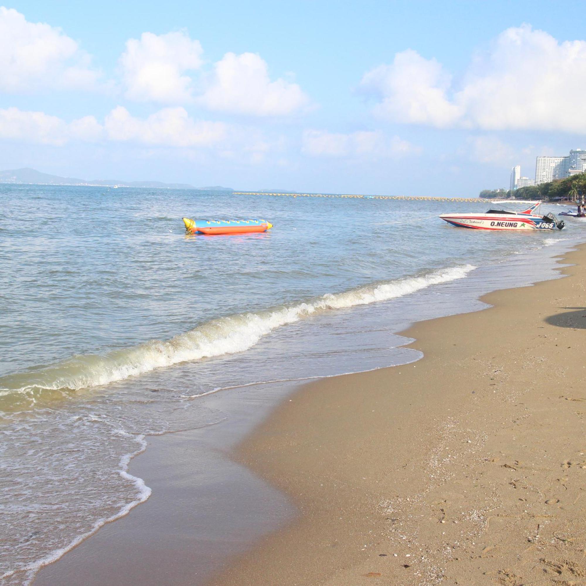 Spa Guest House Pantai Jomtien Bagian luar foto