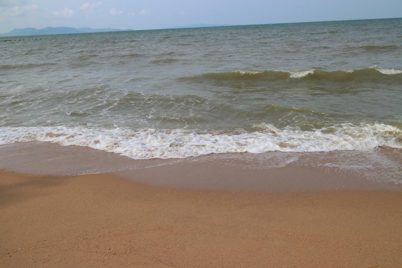 Spa Guest House Pantai Jomtien Bagian luar foto